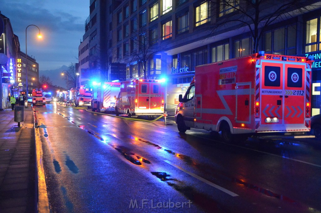 Feuer 2 Tiefgarage Koeln Muelheim Frankfurterstr Genovevastr P079.JPG - Miklos Laubert